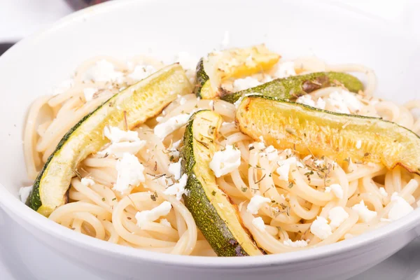 Spaghetti with zucchini close-up — Stock Photo, Image