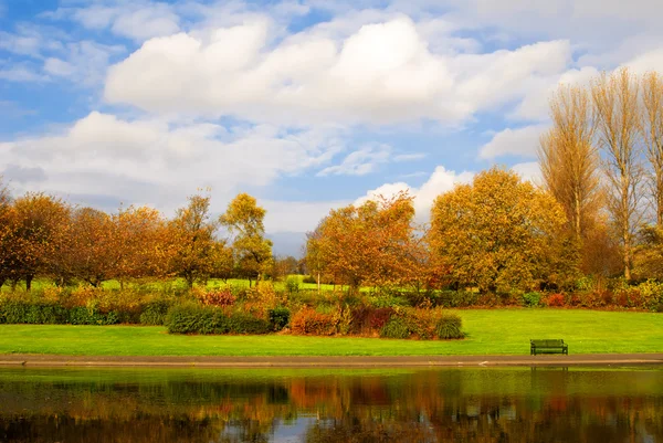 Lagoa em Alexandra Park em Glasgow, Escócia — Fotografia de Stock