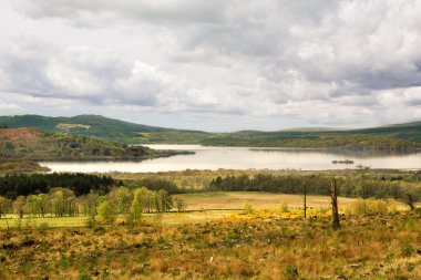 Loch Lomond, İskoçya, dr altında Batı Highland yolundan görünümü