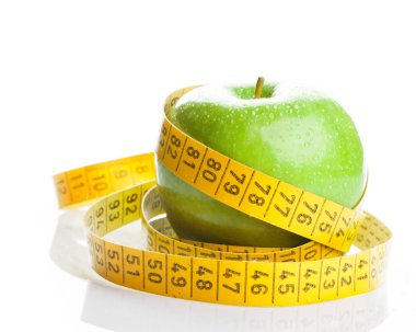 Ölçü bandıyla elma