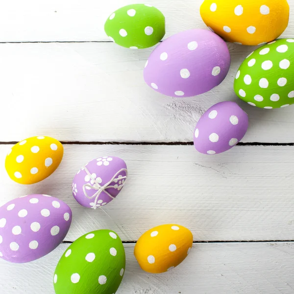 Fond de Pâques avec des œufs colorés — Photo