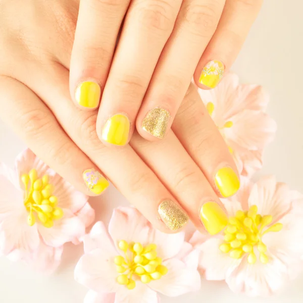 Güzel kadının çivi