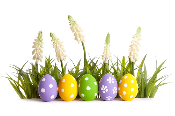 Fila de coloridos huevos de Pascua — Foto de Stock