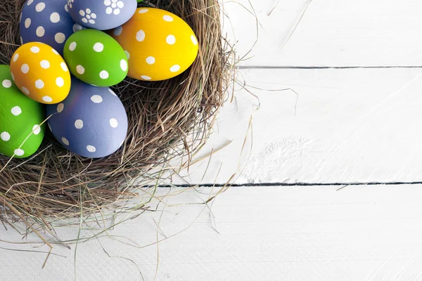 Osternest im Frühling mit Eiern — Stockfoto