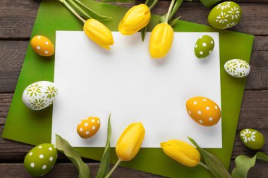 Renkli yumurtalarla Paskalya arkaplanı