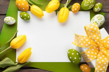 Renkli yumurtalarla Paskalya arkaplanı