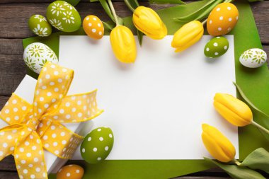 Renkli yumurtalarla Paskalya arkaplanı