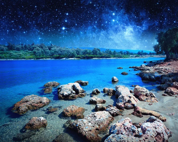 Paisaje costero en la isla Cleopatras. Elementos de esta imagen proporcionados por la NASA — Foto de Stock