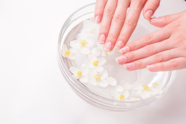 Eller kadın banyo su ile