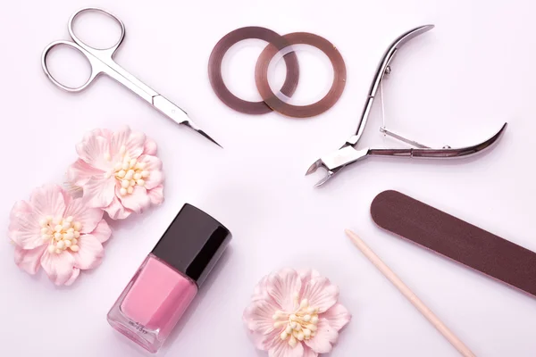 Manicure en pedicure tools op wit — Stockfoto