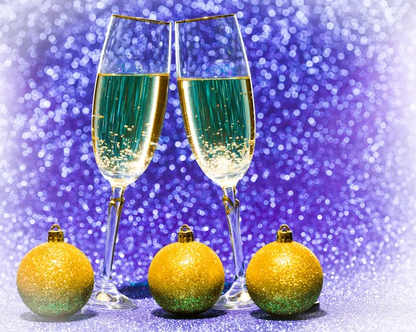Two glasses of champagne ready for christmas celebration — Stock Photo, Image
