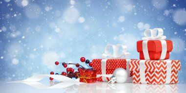 Mavi arka planda güzel paketlenmiş hediye kutuları. Noel hediyeleri, şenlikli arka plan