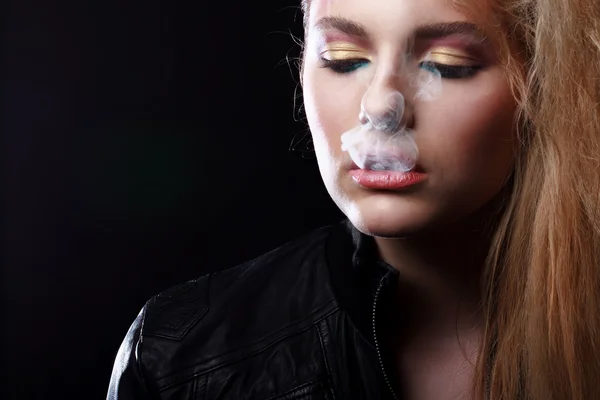 Retro Portrait Of Beautiful Woman With Cigarette — Stock Photo, Image