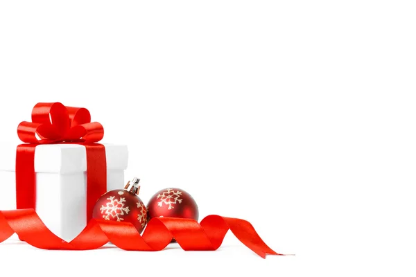 Christmas gift with red balls bow — Stock Photo, Image