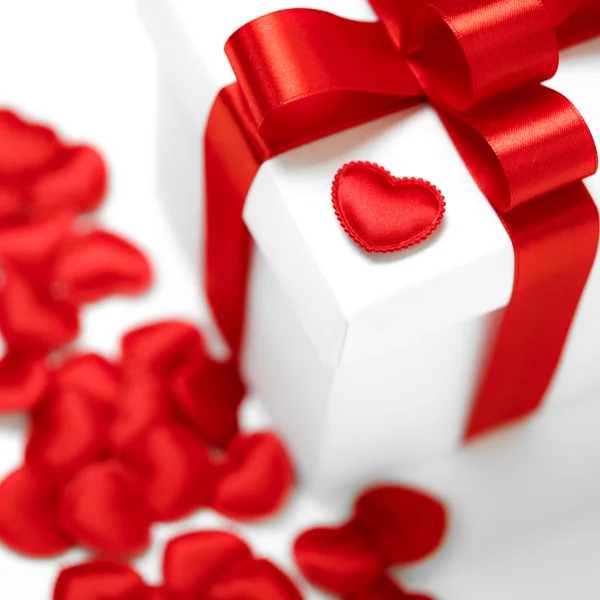 Geschenkboxen mit textilen Herzen, Valentinstag-Konzept — Stockfoto