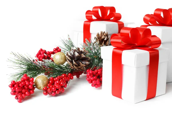 Geschenk mit Weihnachtsbaum und Süßigkeiten — Stockfoto