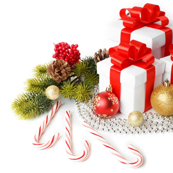 Cadeau met kerstboom en snoep — Stockfoto
