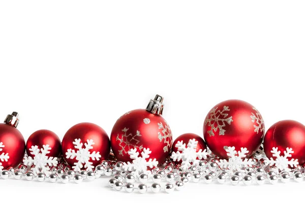 Bolas rojas de Navidad en blanco — Foto de Stock