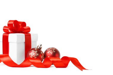 kırmızı topları fiyonklu Noel hediye