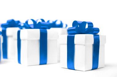 dizi bir bant ile hediye kutusu