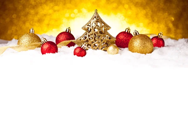 Decoración de abeto de Navidad dorado con adornos dorados y rojos —  Fotos de Stock