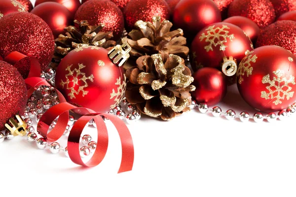 Kerstmis grens met rode ornament — Stockfoto