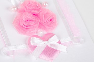 renk arka plan gül desenli