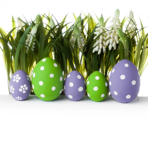 Easter Eggs with flower on Fresh Green Grass — Stock Photo, Image