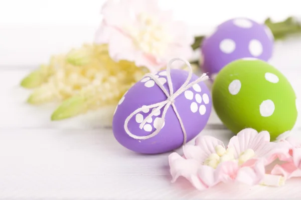 Fondo de Pascua con huevos y flores —  Fotos de Stock