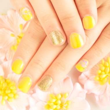 Güzel kadının çivi