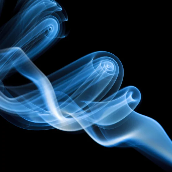 Μπλε καπνός σε μαύρο φόντο — Φωτογραφία Αρχείου