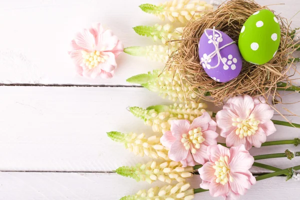 Easter eggs in a birds nest — Stock Photo, Image