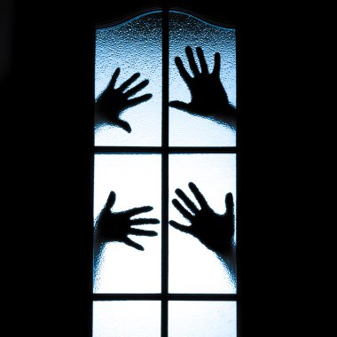 dağınık insan silüeti