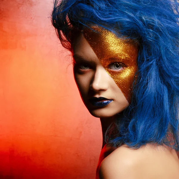 Retrato de mujer joven en cosmética de superhéroes — Foto de Stock