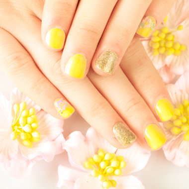 Güzel kadının çivi