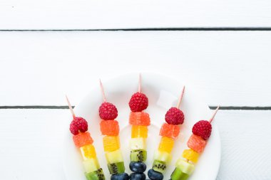 Karışık meyve ve çilek