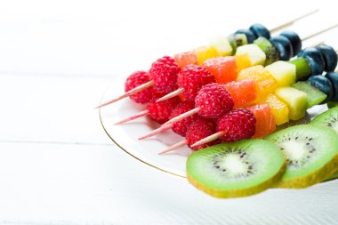 Karışık meyve ve çilek