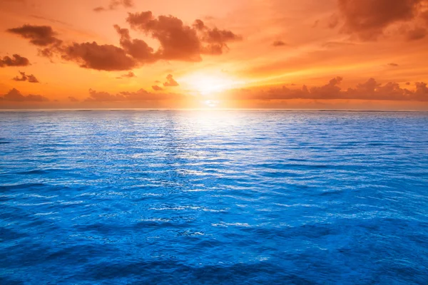 Turuncu mistik günbatımı — Stok fotoğraf