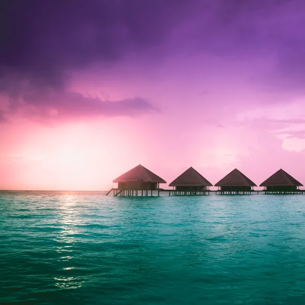 Coucher de soleil sur l'île des Maldives — Photo
