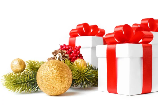 Cadeau avec arbre de Noël et bonbons — Photo