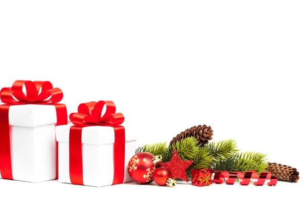 Regalo di Natale con decorazione — Foto Stock