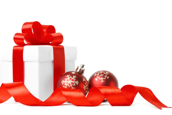 Christmas gift with red balls bow — Stock Photo, Image