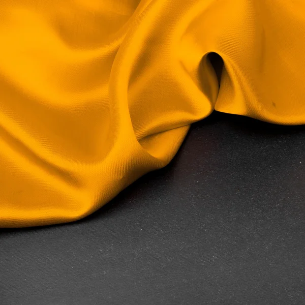 Fundo de tecido de cetim de seda amarelo elegante — Fotografia de Stock