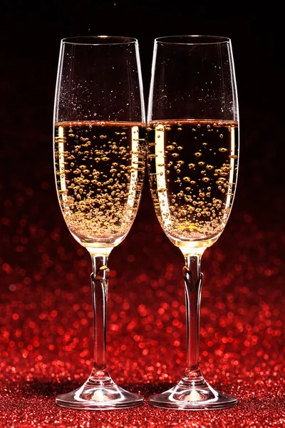 Zwei Gläser Champagner bereit für die Weihnachtsfeier — Stockfoto