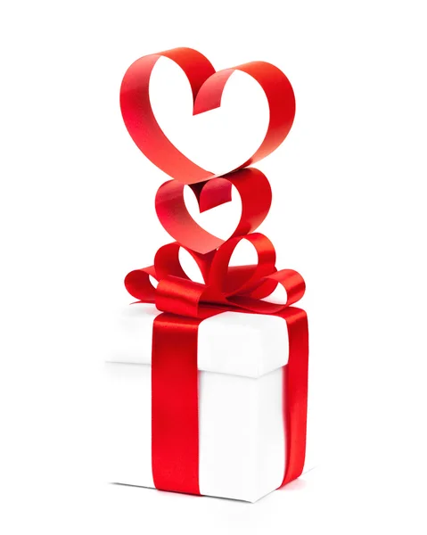 Krabice vánoční dárek s červenou stužku — Stock fotografie