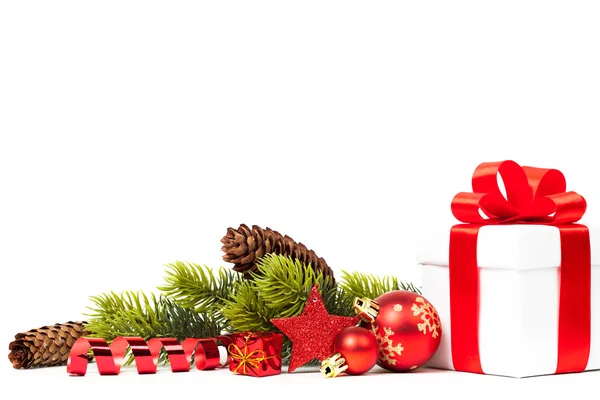 Cadeau de Noël avec décoration Images De Stock Libres De Droits