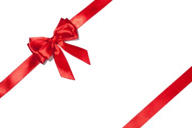 Beyaz arkaplanda kırmızı kurdele