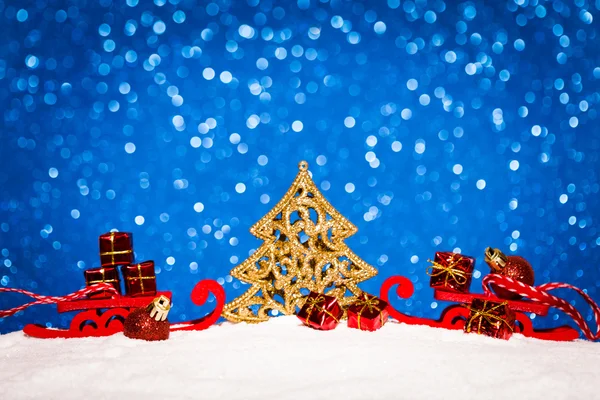 Arbre de Noël doré sur fond bleu paillettes — Photo