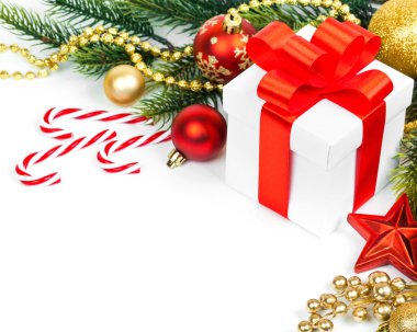 kırmızı topları fiyonklu Noel hediye