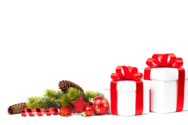 Vánoční dárek červené koule — Stock fotografie